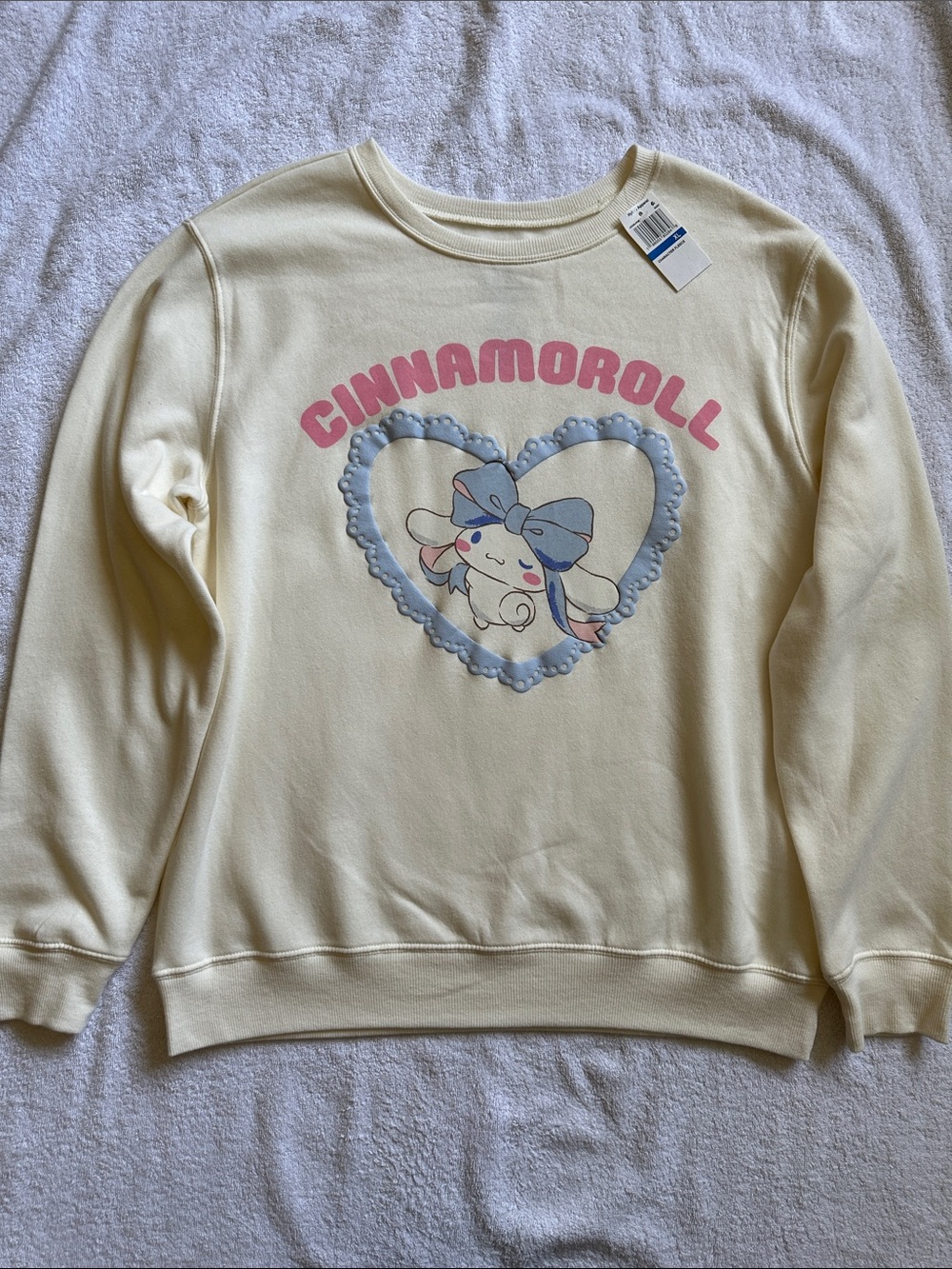 Sanrio Juniors Cream Crewneck Sweatshirt with Cinnamoroll Graphic NWT Size XL